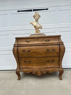 Vintage French Provincial bombe Style Chest/Dresser