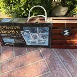 NEW HORSESHOE SET, TWO BRASS PLATED, TWO CHROME PLATED IN WOODEN CASE,  VINTAGE NEVER OPENED OR USED