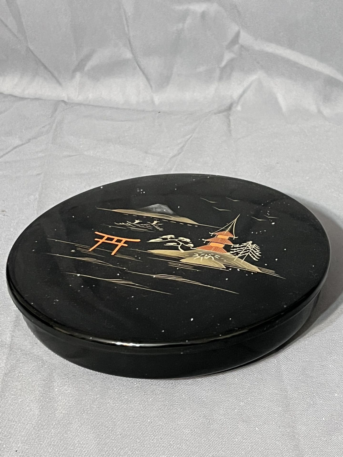 Vintage Japanese Black Lacquer Handpainted Round Bento Divided Box w/Lid Aizu
