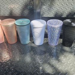 Authentic Starbucks Cups – No Straws
Selling a set of authentic Starbucks reusable cups.

