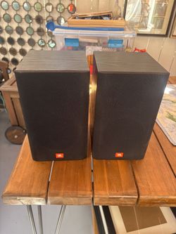 JBL M5 Bookshelf Speakers (Pair) – Excellent Condition