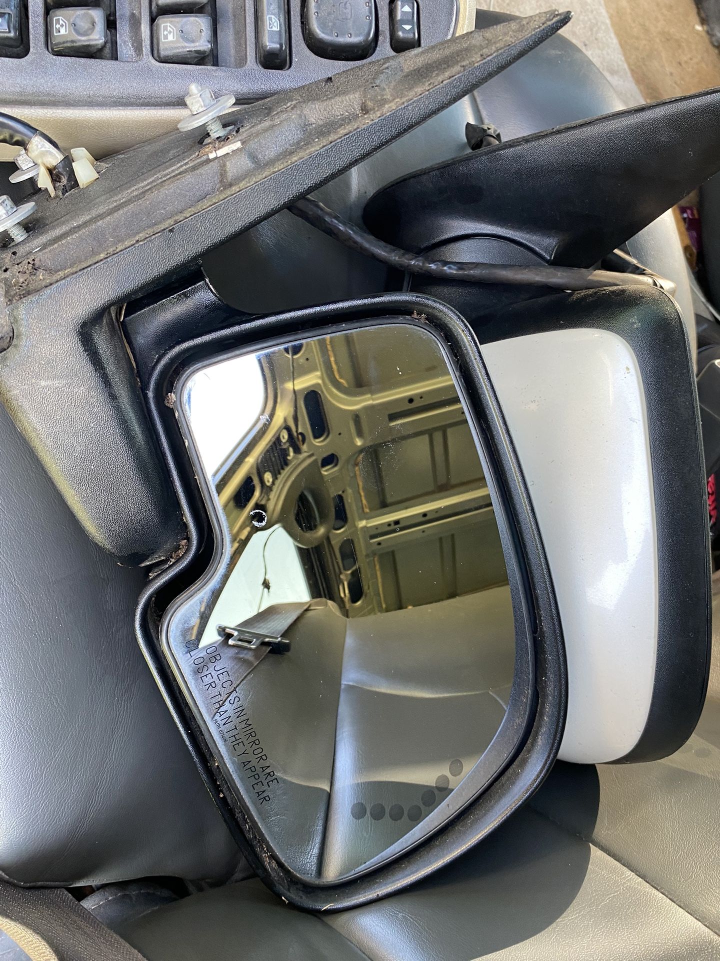 03-06 Escalade Mirrors