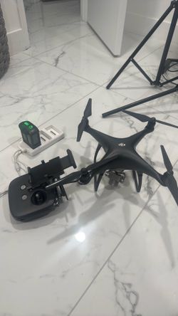 DJI PHANTOM 4 pro with controller, original charger and 1 battery
