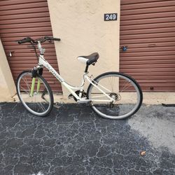 SCHWINN TRAILWAY BIKE - USED