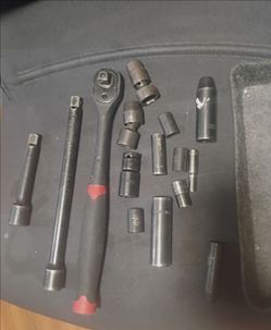 18 black socket wrench set