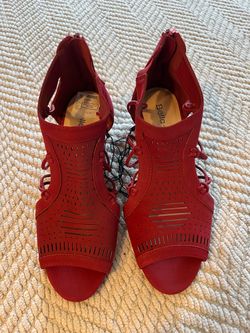 Heels - Size 8 women’s - NEW