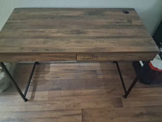 Computer desk