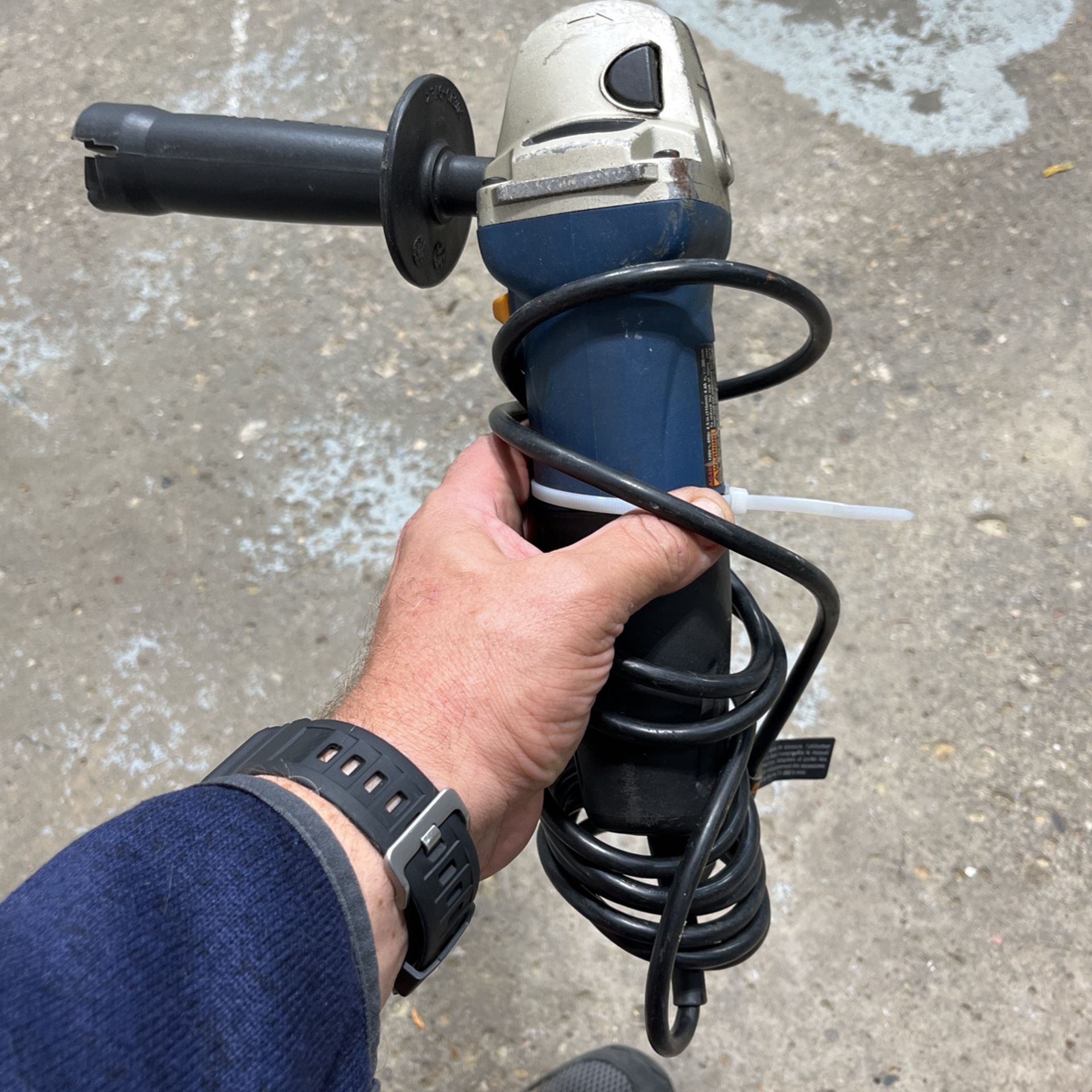 RYOBI AG402 4-1/2" ANGLE GRINDER - 11,000 RPM - 4.4 AMP