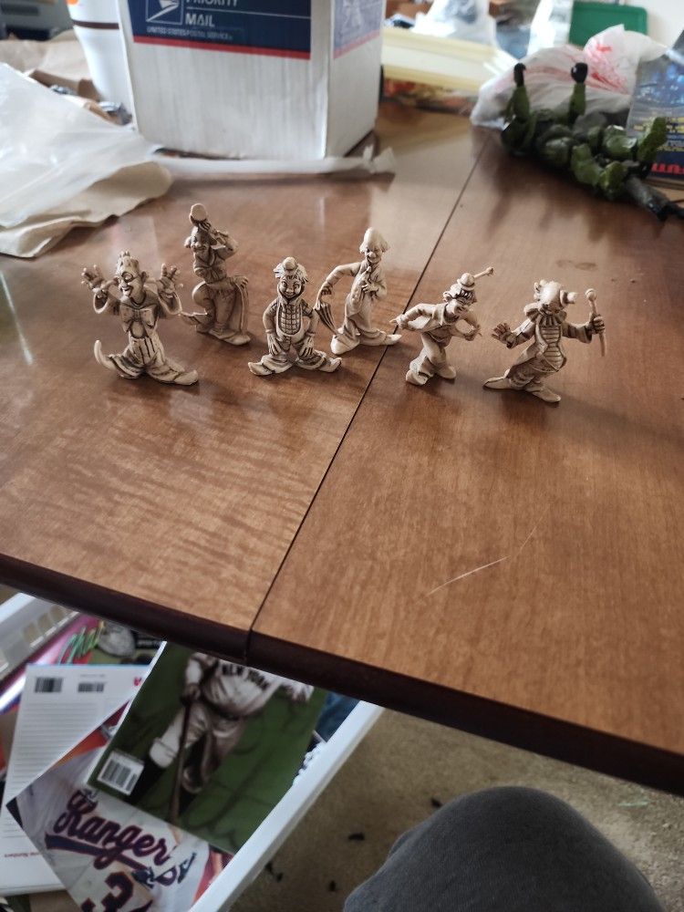 6 Vintage Clowns- Plastic