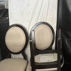 4 Chairs 