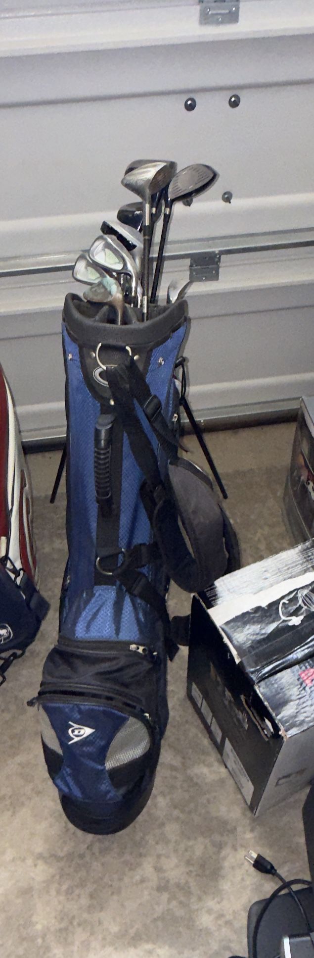Dunlop Stand Golf Bag With Various Golf Clubs