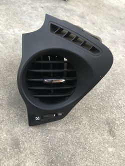 2006 Lexus IS250 dashboard Driver & Passenger Air Vents and Rear Center Air Vent with Ashthray