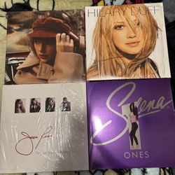 Crosley Record Player With Albums 