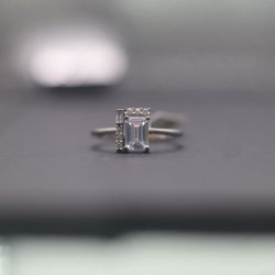 ✨ Elegant Silver Rectangular Cut Ring ✨
