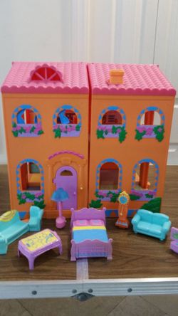 DORA THE EXPLORER DOLLHOUSE AND ACCESSORIES  $40  FOR ALL YOU SEE IN 12 PHOTOS/ PICK UP TODAY IN FORT LAUDERDALE OR SHIPPED 🚢 AT COST
