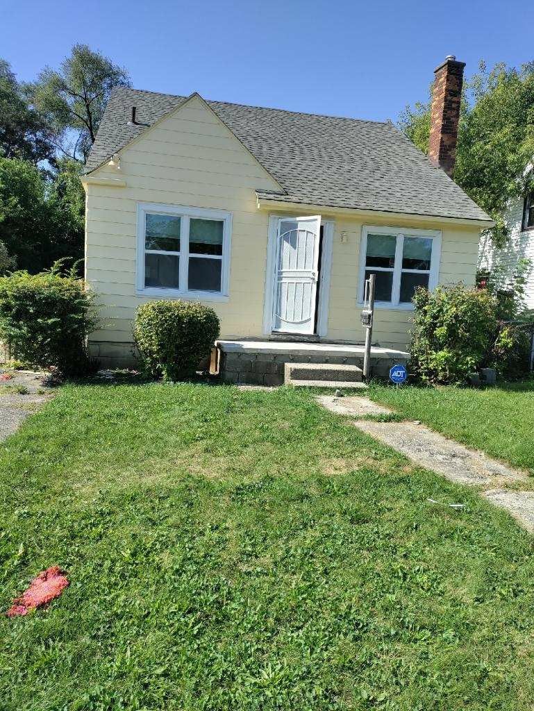 3 bedrooms cash or land contract 19381 mound road