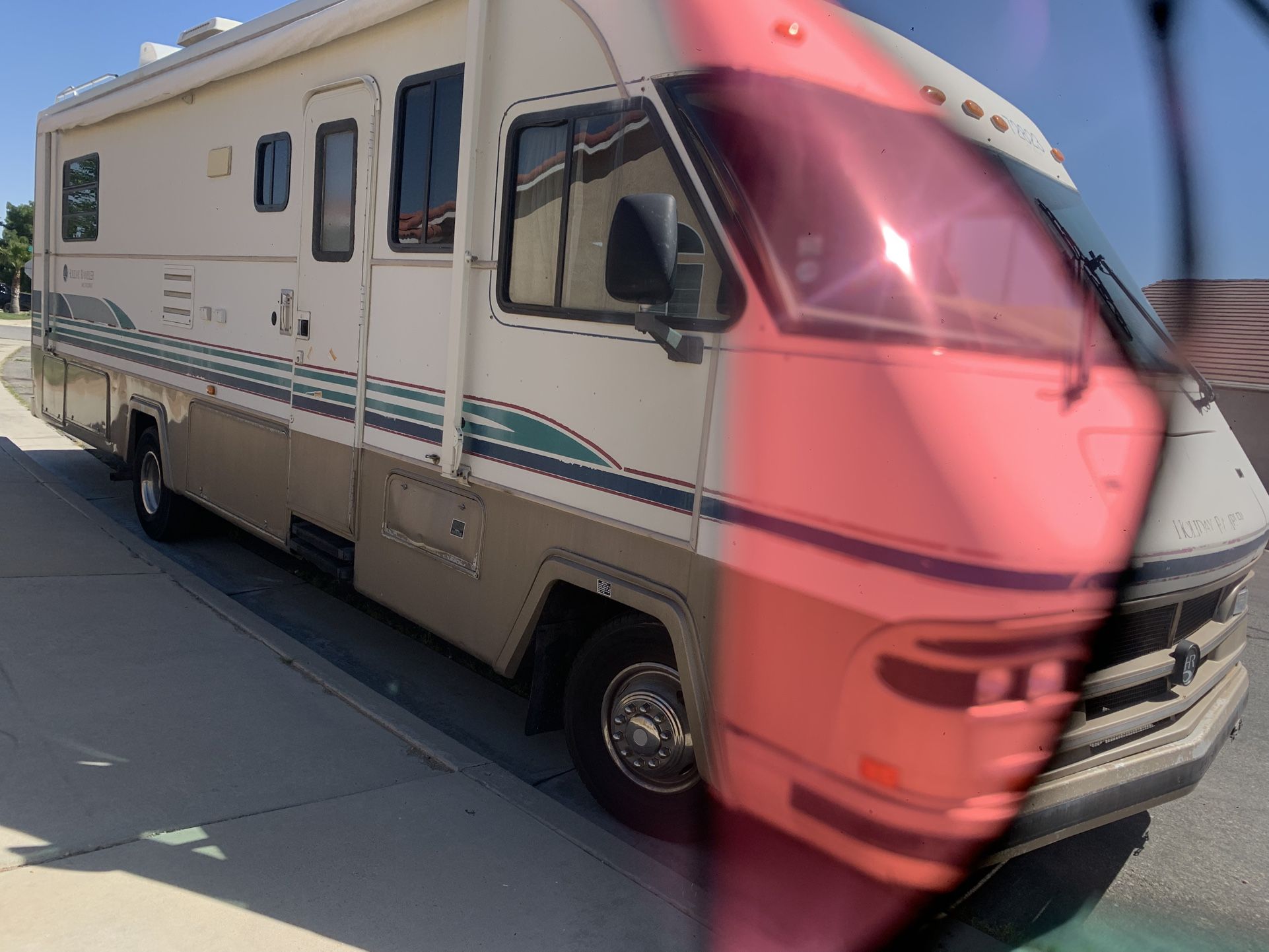 Holiday Vacation Rambler Motor Home 1993