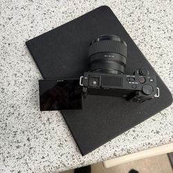 Camera Zve-10