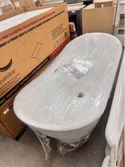 67” x 32” freestanding soaking acrylic bathtub