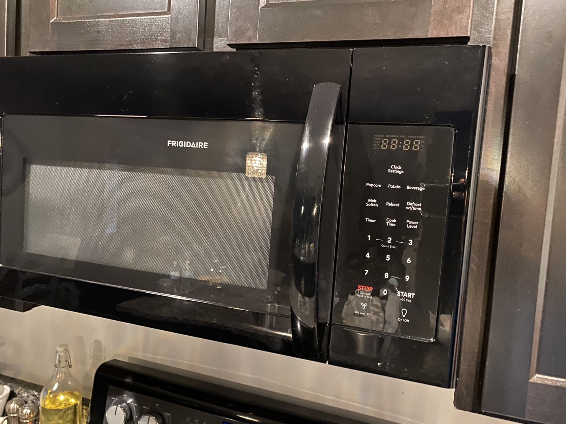 Frigidaire stove and microwave