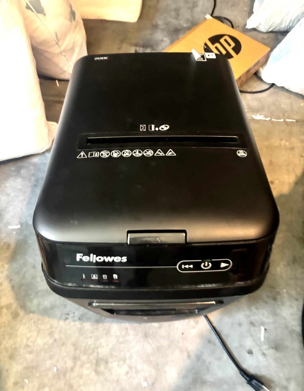 Fellowes 200c Crosscut Paper Shredder  Priced To Sell Fast $40  (retails $700)