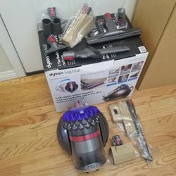 NEW cond DYSON MULTI FLOOR MODEL VACUUM WITH COMPLETE ATTACHMENTS  , ACCESSORIES  , AMAZING POWER SUCTION   ,WORKS EXCELLENT  , IN THE BOX 