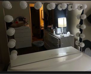Vanity mirror