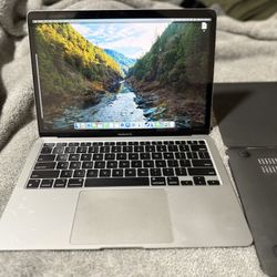 MACBOOK AIR M1 2020 / Great Condition.