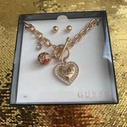 Guess Womens Set of Two Choker Necklace Heart Pendant and Earrings