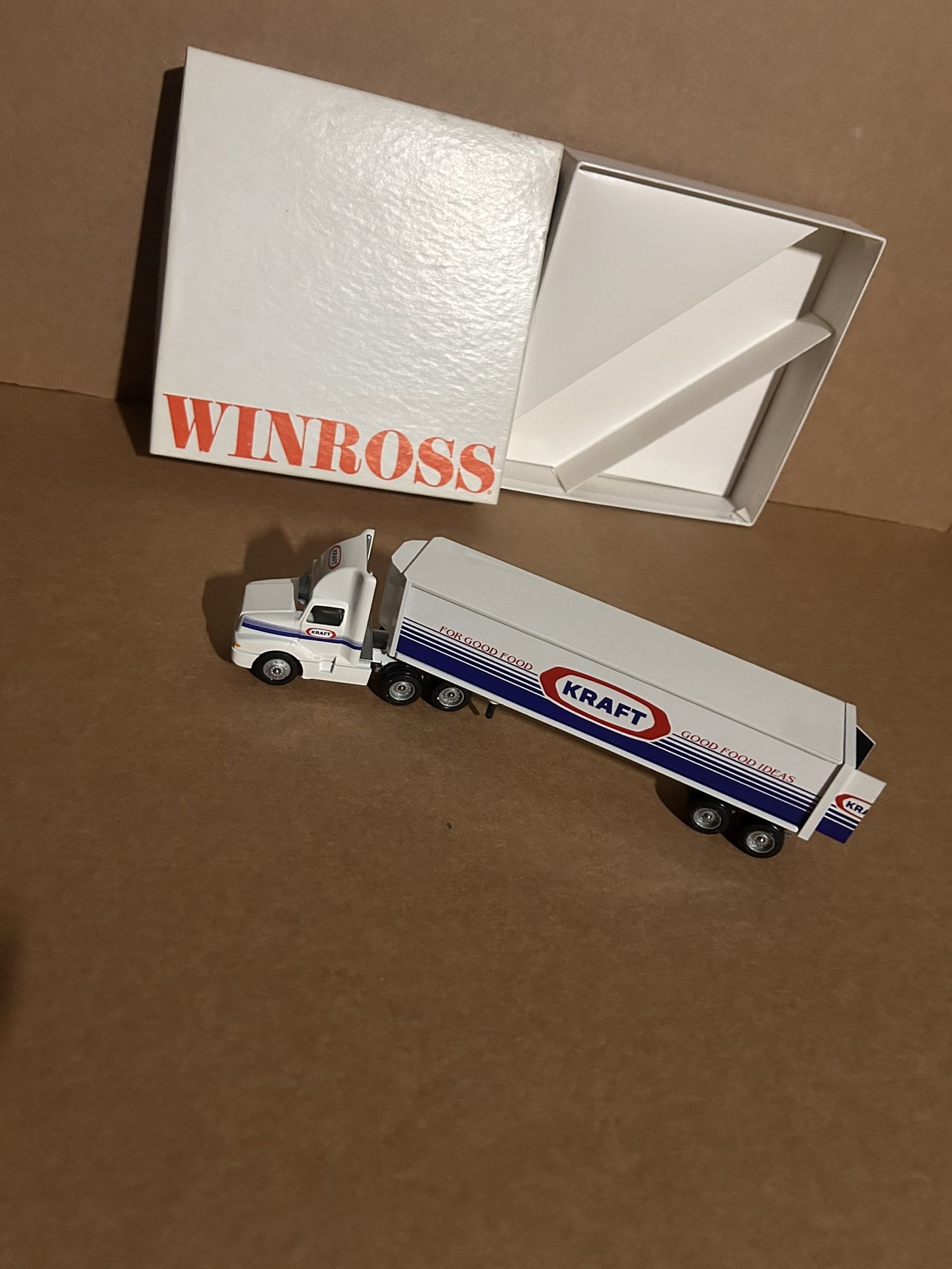 Die Cast 1/64 Winross Truck Semi Kraft Foods
