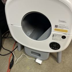 Self cleaning Litter Box