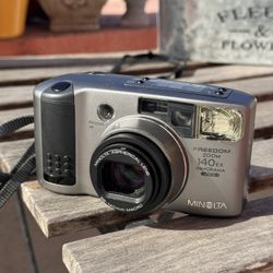 Vintage Minolta Freedom Zoom 140 - 35mm Film Camera 