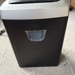 Fellowes DM12Ct Cross-Cut Paper Shredder – Works Great