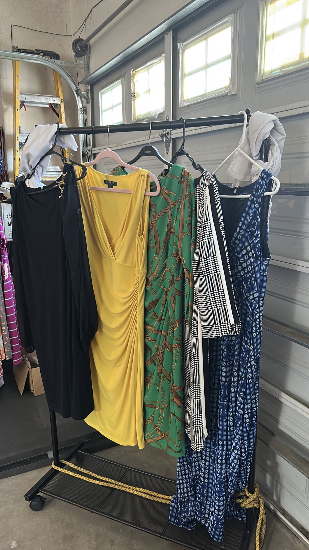 Dresses ๐