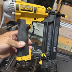 DeWalt nail gun 🆕