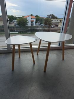 Juego de 2 Mesas de Centro Modernas – Blanca y Madera