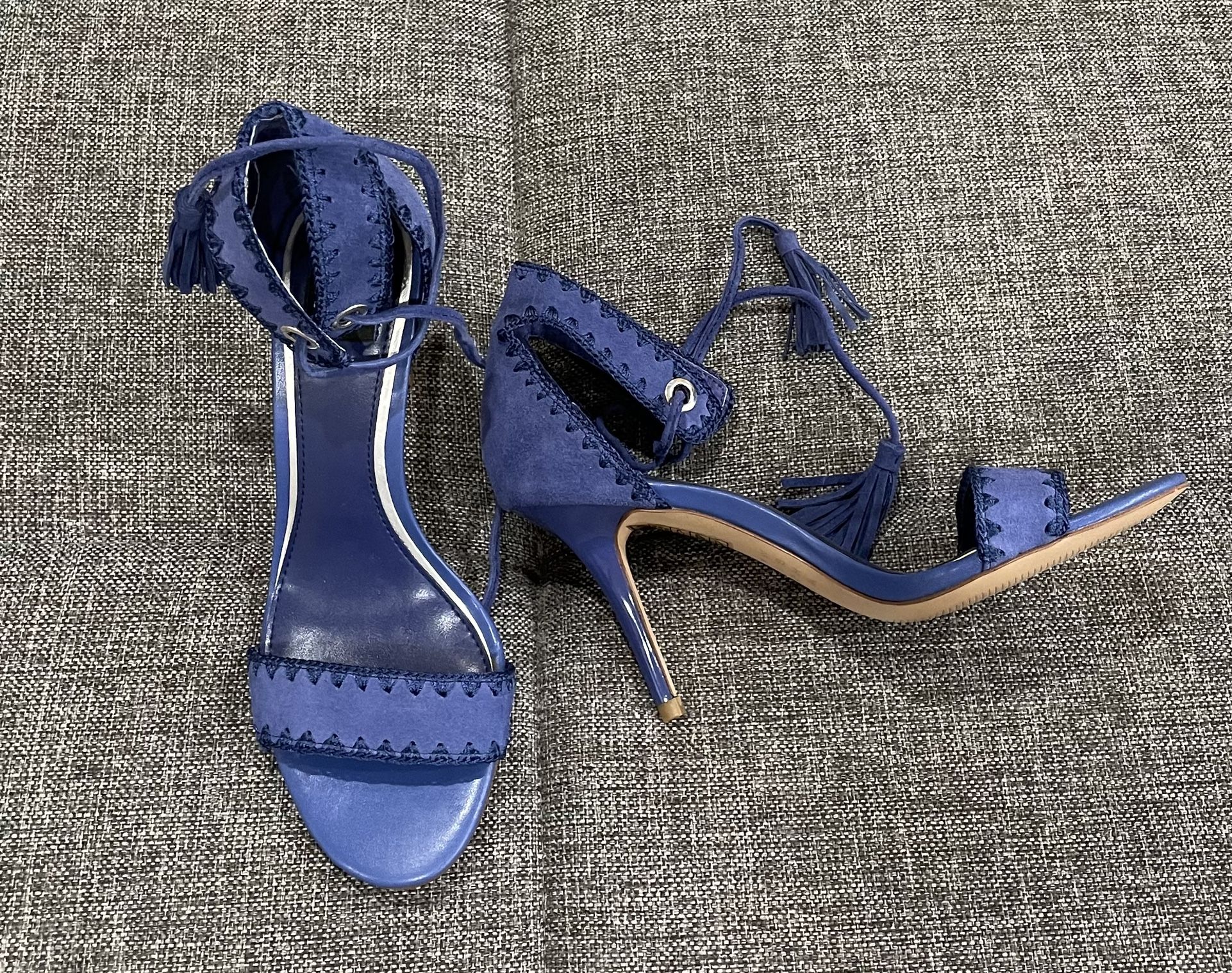 White House/Black Market high heels Royal Blue size 6M