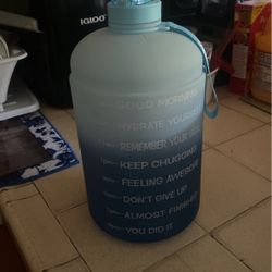 Brand New 1 Gallon Water Bottle That Tracks Your Time