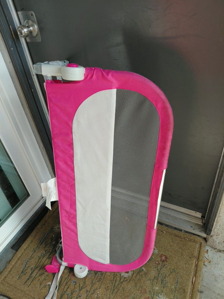 Munchkin Toddler Bed Rail Pink