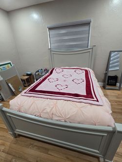 Full Size Bedroom Set with Trundal & Extras