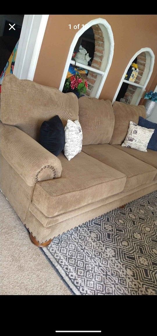 Large Couch High Quality FREE DELIVERY