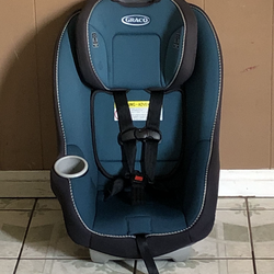 LIKE NEW GRACO CONVERTIBLE CAR AEAT!!!!