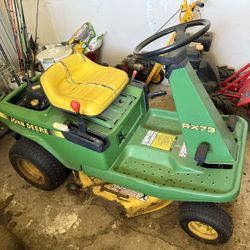 Non Running John Deere Lawn Tractor Mower. For Parts