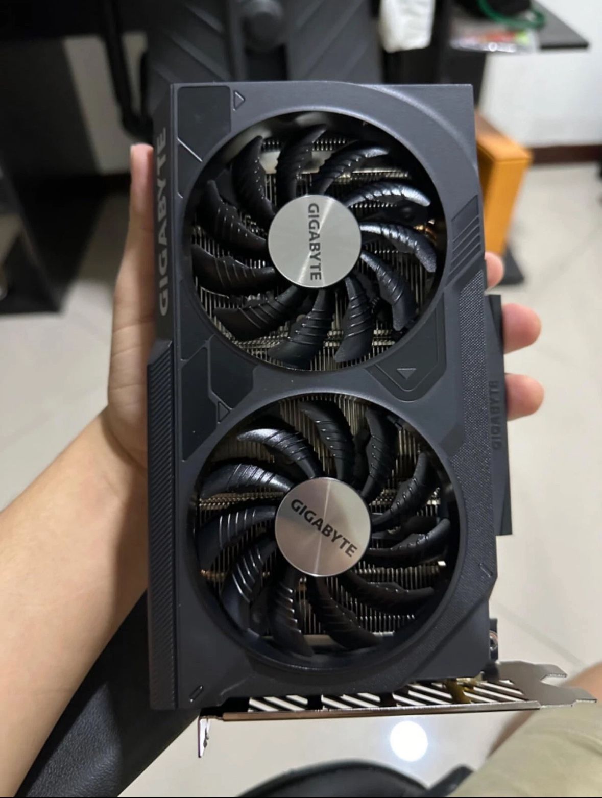 GIGABYTE GeForce RTX 4060 (really need to sell today willing to accept offers)