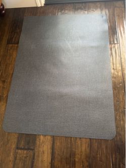 Gray floor mat.
