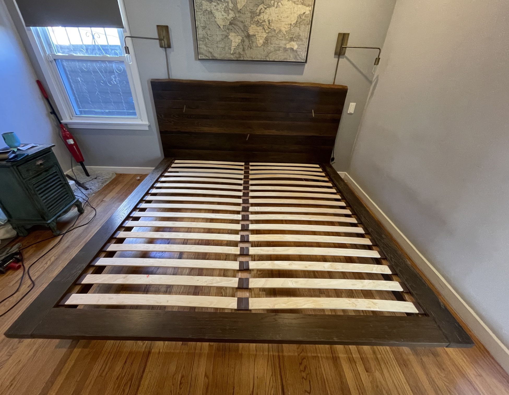 H.D. Buttercup Lima King Seared Oak bed frame with headboard