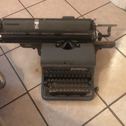 Antique Typewriter 