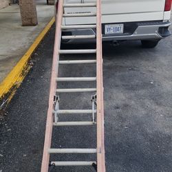 24ft Fiberglass  Extended ladder. $200