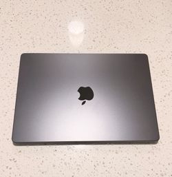 Apple Macbook Pro 14inch with M3 Pro Chip [2023] - Space Black / 18GB Memory / 1TB