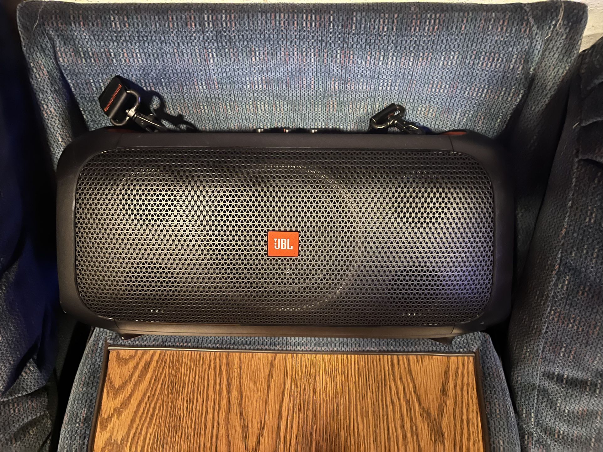 Jbl Party On The Go Bass Boost Speaker 